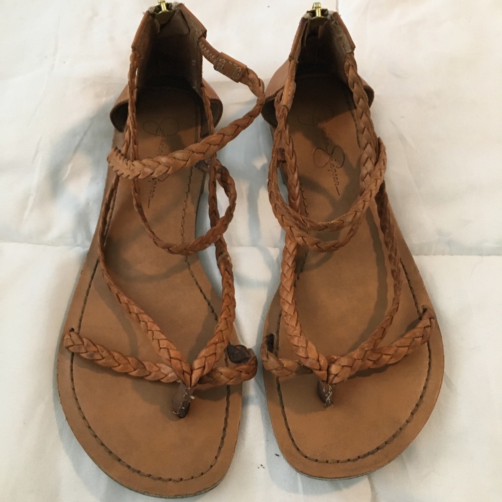 Sandals with braided strings